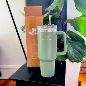 Adventure Quencher Travel Tumbler 40 OZ shrub